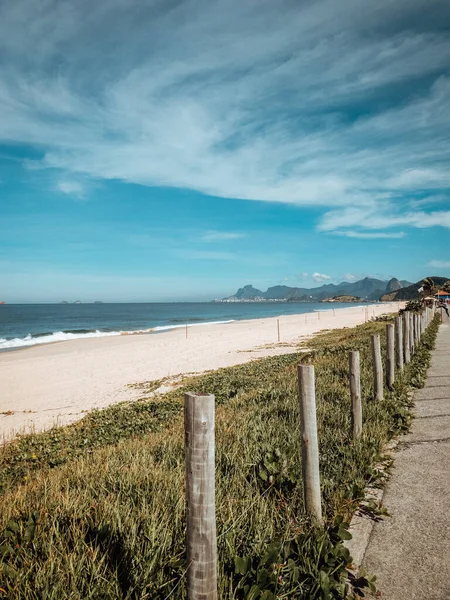 Plan Vertical Une Plage Sable Ciel Nuageux — Photo