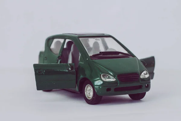 Uma Imagem Close Brinquedo Minibus Verde Com Portas Abertas — Fotografia de Stock