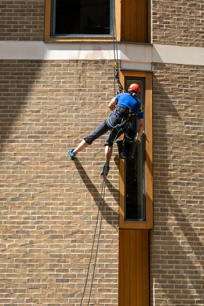 Londen Verenigd Koninkrijk Jun 2021 Raamreiniging Milford Lane Aldwych Londen — Stockfoto