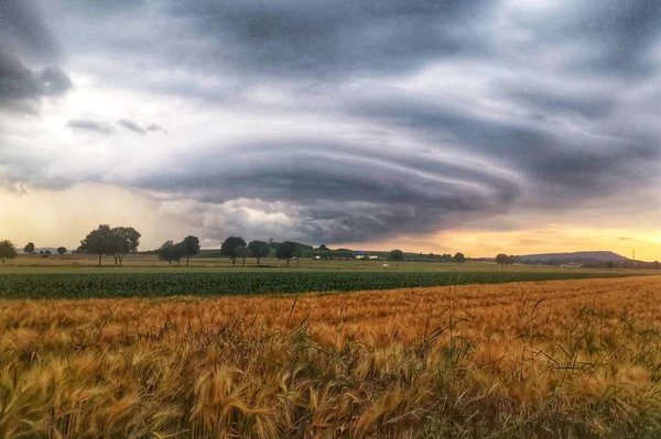 Uma Tempestade Assustadora Preparando Meio Grande Campo Aberto Dia Outono — Fotografia de Stock