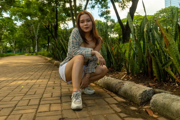 Beautiful Joyous Lady Vietnam Posing Camera Park Sunny Day — Stock Photo, Image