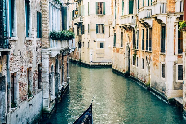 Canal Rodeado Edificios Antiguos Día Soleado Venecia Italia — Foto de Stock