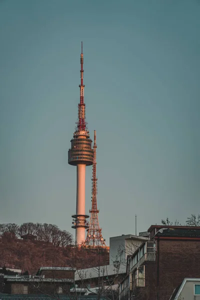 Μια Κάθετη Λήψη Του Πύργου Της Σεούλ Στη Νότια Κορέα — Φωτογραφία Αρχείου