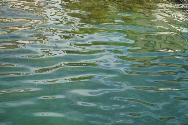 Primer Plano Las Olas Agua Lago Bajo Luz Del Sol — Foto de Stock