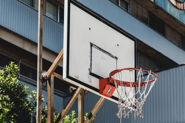 Baixo Ângulo Vista Basquete Aro Cidade — Fotografia de Stock