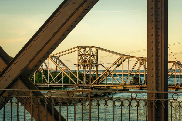 日没のMatanzasのSan Juan川にかかる美しいPuente Giratorio橋 — ストック写真