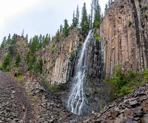 Wide View Waterfall Cliff Trees — Fotografia de Stock