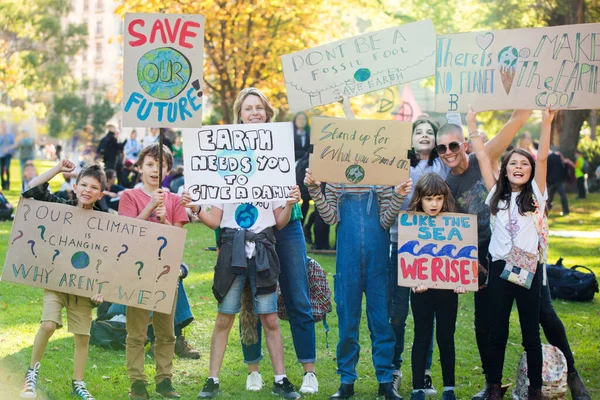 Melbourne Australien Mai 2021 Grundschulaktivisten Mit Ihren Eltern Studentenstreik Gegen — Stockfoto