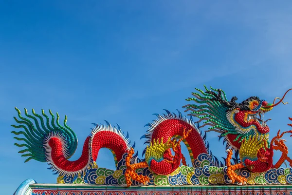 Statua Del Drago Cinese Tetto Tempio Nel Distretto Chonburi Thailandia — Foto Stock