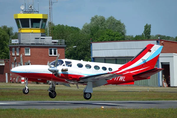 Wilhelmshaven Alemanha Junho 2020 Desembarque Avião Bimotor Cessna 425 Com — Fotografia de Stock
