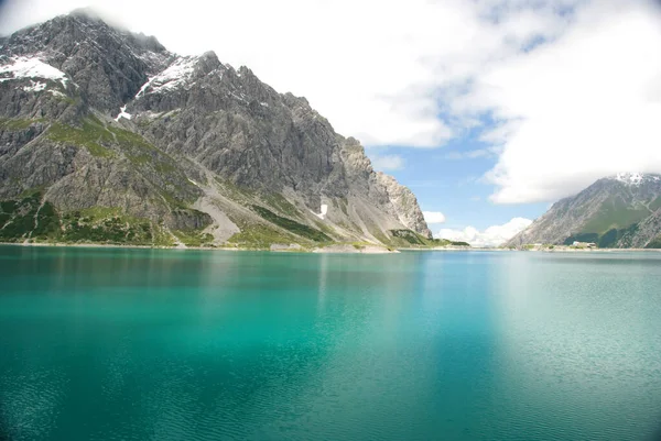 Tyrkysová Voda Alpského Jezera Vorarlbergu Rakousko — Stock fotografie