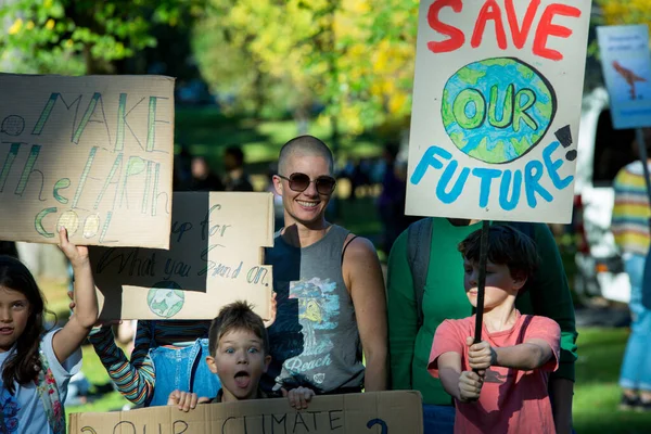 Melbourne Australia Mayo 2021 Niños Primaria Con Sus Padres Huelga —  Fotos de Stock