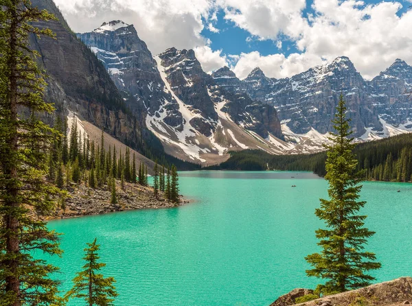 Beautiful View Moraine Lake Tourist Attraction Banff National Park — Stock Photo, Image