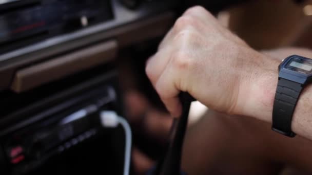 Imagens Perto Homem Dirigindo Carro — Vídeo de Stock