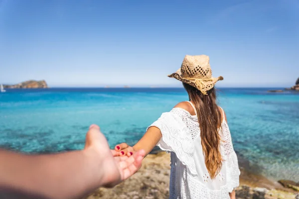 Girl White Dress Brown Hat Holding Hand Boy Paradise Beach — Stock Photo, Image