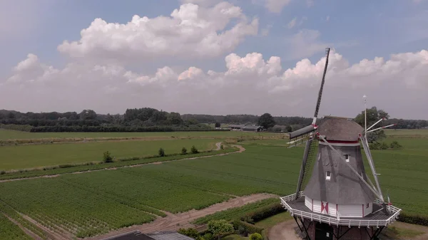 Nederlands Landschap Met Een Traditionele Windmolen Van Opzij Gezien Tegen — Stockfoto