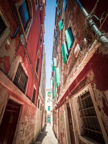 ヴェネツィア建築夏の間の古い壁 — ストック写真