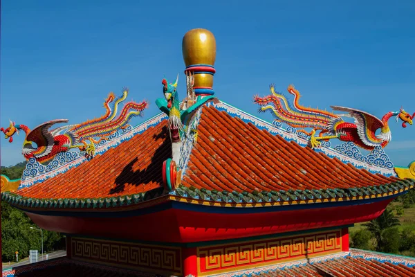 Kínai Sárkány Szobor Tetején Egy Templom Kerület Chonburi Thaiföld Délkelet — Stock Fotó