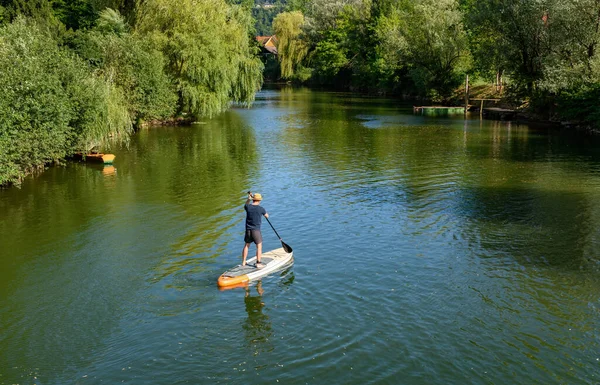 Homem Prancha Jantar Remando Belo Rio Verde Krka Kostanjevica Krki — Fotografia de Stock