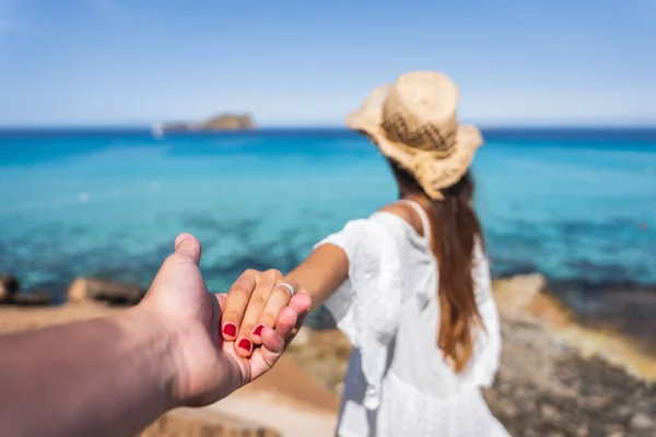 Girl White Dress Brown Hat Holding Hand Boy Paradise Beach — Stock Photo, Image