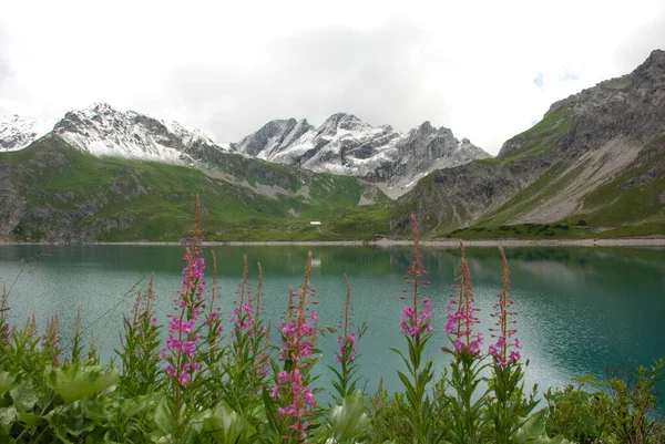 Danau Alpine Vorarlberg Dengan Salju Menutupi Pegunungan Austria — Stok Foto