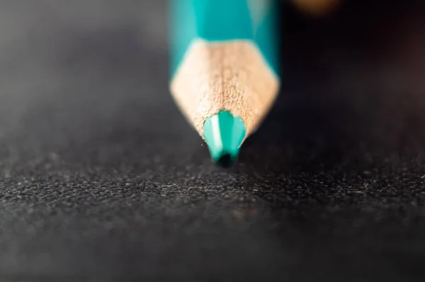 Een Mooie Selectieve Focus Van Een Potlood Van Smaragdgroene Kleur — Stockfoto