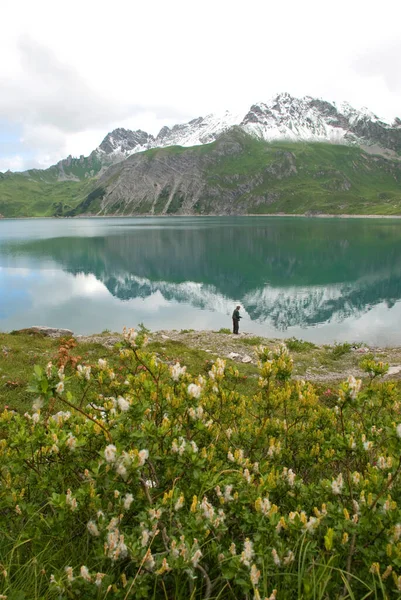 Danau Alpine Vorarlberg Dengan Salju Menutupi Pegunungan Austria — Stok Foto