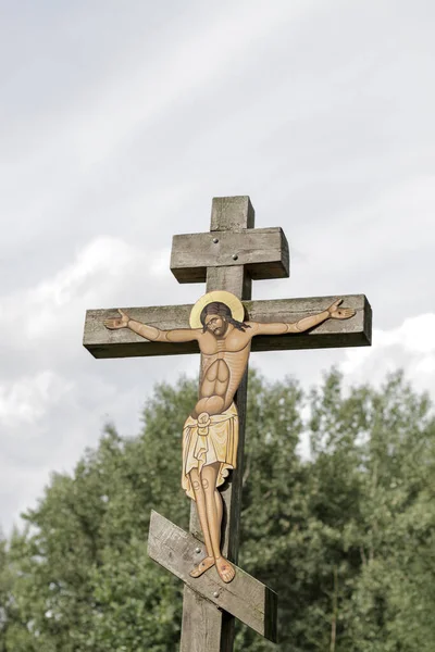 Eine Vertikale Aufnahme Eines Jesus Auf Einem Kreuz — Stockfoto
