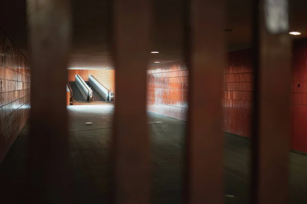 Interior Túnel Visto Através Colunas — Fotografia de Stock