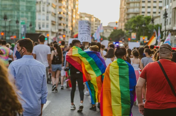 Valenencia Spain Jun 2021 同性恋骄傲游行中佩戴彩虹Lgbt标志的人的肖像 — 图库照片
