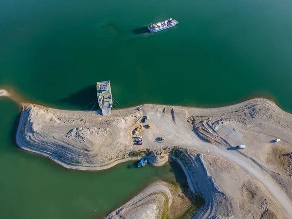 Een Luchtfoto Van Veerboten Karakaya Dam Turkije — Stockfoto