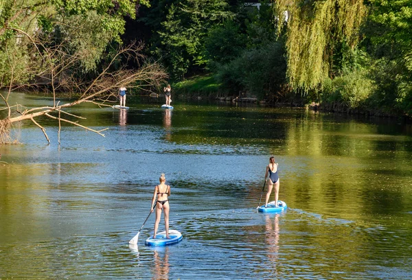 Kostanjevica Krki Slovenia Juni 2021 Sekelompok Wanita Muda Berkumpul Sungai — Stok Foto