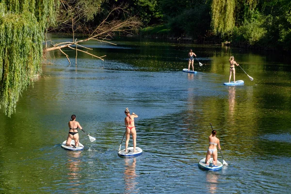 Kostanjevica Krki Eslovenia Junio 2021 Grupo Mujeres Jóvenes Remando Hermoso — Foto de Stock