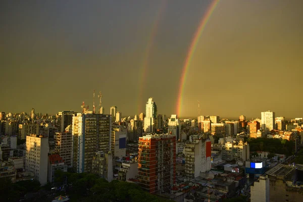 アルゼンチンのベルグラーノ地区 ブエノスアイレス プラタ川の上に二重の虹 — ストック写真