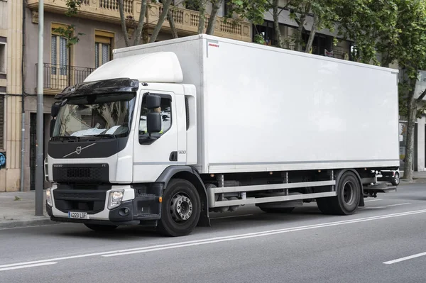 Barcelona Spagna Giugno 2021 Grande Camion Consegna Parcheggiato Sulla Strada — Foto Stock