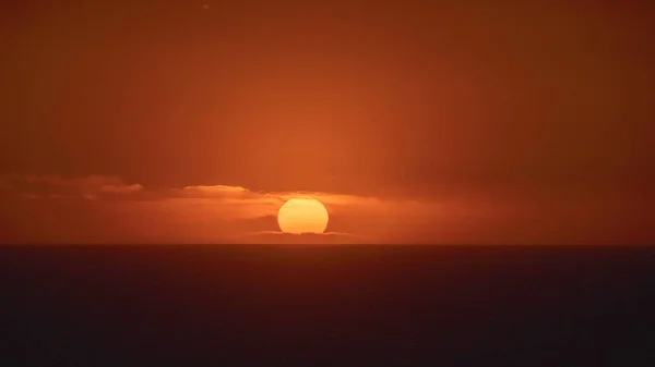 Ein Schöner Sonnenuntergang Über Dem Meer — Stockfoto