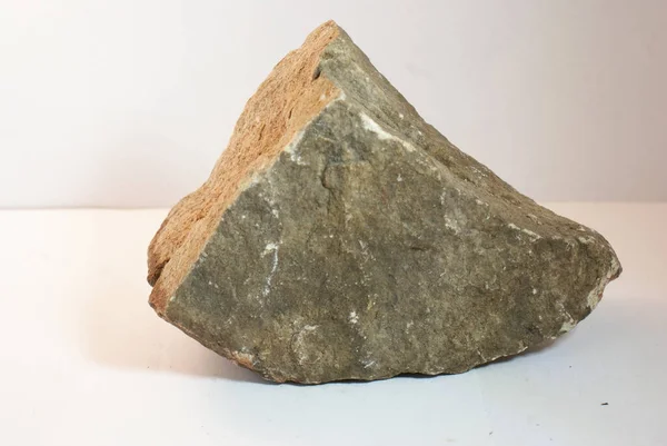 Eine Studioaufnahme Eines Steins Auf Weißem Hintergrund — Stockfoto