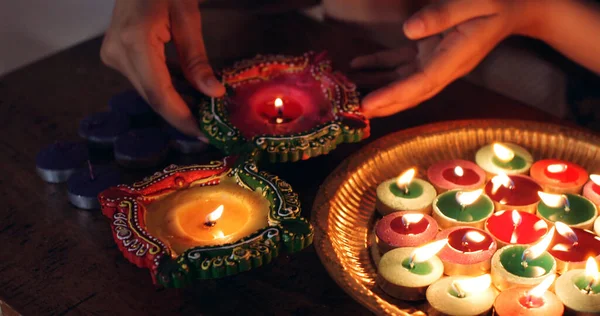 Viele Bunte Brennende Kerzen Bei Diwali Feier — Stockfoto