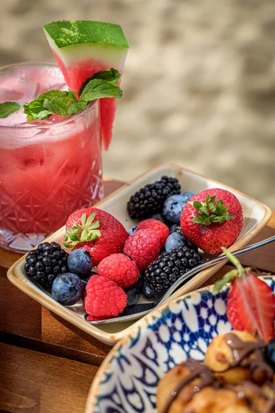 Närbild Fräsch Vattenmelonsmoothie Och Bär — Stockfoto