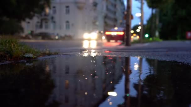 雨天的街道交通 — 图库视频影像
