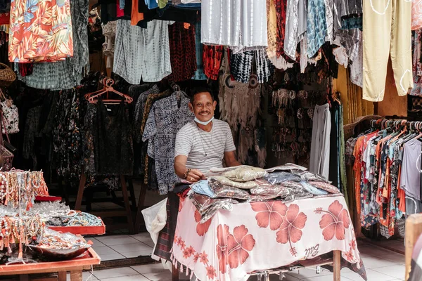 Bali Indonésia Abr 2021 Vendedor Espera Comprador Mercado Arte Ubud — Fotografia de Stock