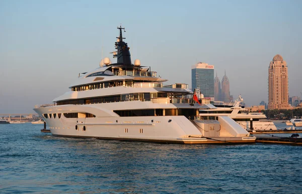Dubai United Arab Emirates Janeiro 2015 Iate Luxo Ancorado Marina — Fotografia de Stock