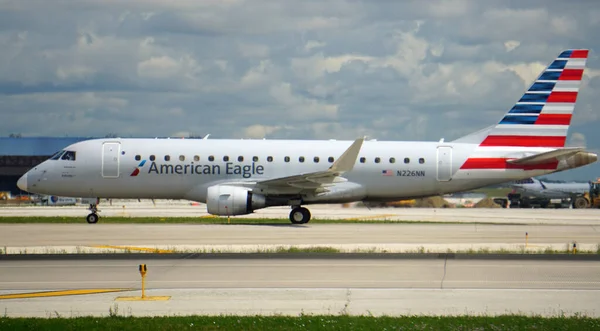 Chicago Spojené Státy 2021 American Eagle Embraer E175 Regionální Pojíždění — Stock fotografie