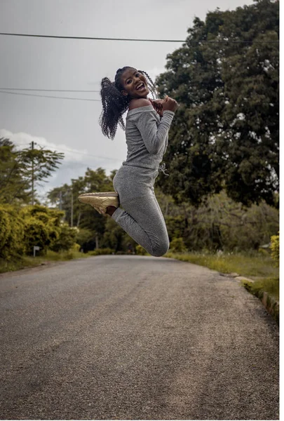 Kumasi Ghana Maart 2021 Een Meisje Dat Springt Gelukkig — Stockfoto