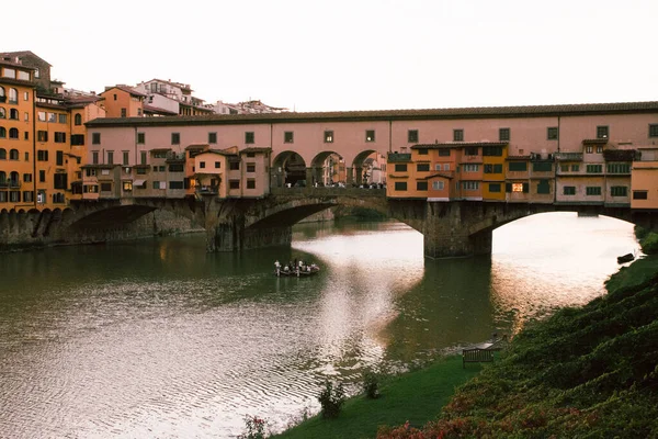 Firenze Italy View Medieval Stone Bridge Ponte Vecchio Already Sunset — Stock Photo, Image