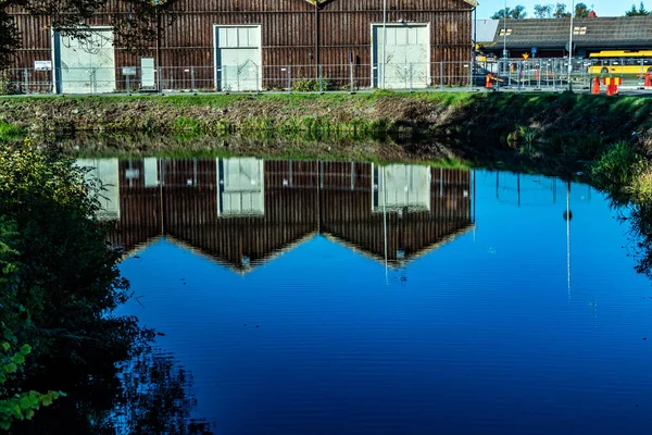 Uma Bela Vista Paisagem Reflexo Das Casas Para Lago — Fotografia de Stock