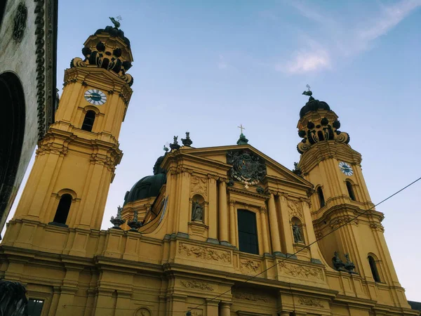 Nízký Úhel Záběru Fasády Kostela Theatine Mnichově Německo — Stock fotografie