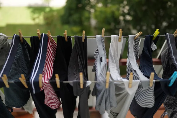 Gros Plan Vêtements Suspendus Pour Séchage Sur Une Corde Linge — Photo