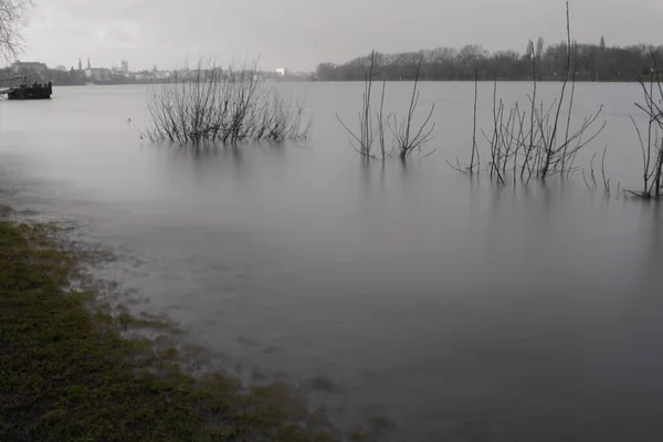 Exposition Long Terme Une Rivière Qui Coule Aux Périodes Inondation — Photo