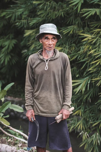Bali Indonesia 2021年7月3日 在丛林中环境中的印度尼西亚老稻田工人 — 图库照片